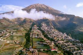 Menjelajah Keindahan Gunung Nepal